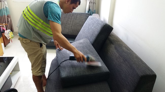 Vệ sinh ghế sofa tại nhà TPHCM| Nguồn: Công ty Toàn Thắng Cleaning